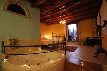 Ifigenia Luxury Suites4