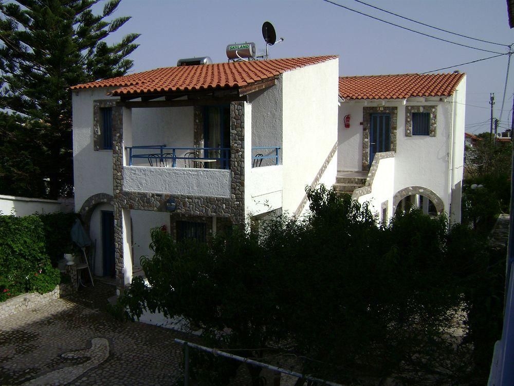 Chris Apartments4