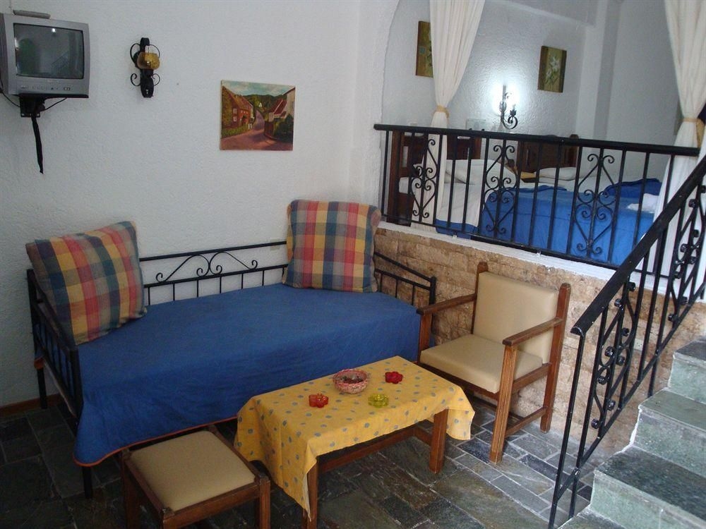 Maria Flora Apartments0