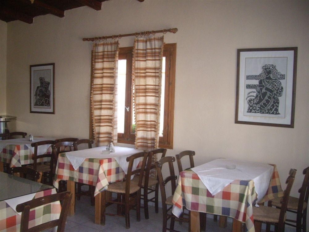 Hariklia Rent Rooms1