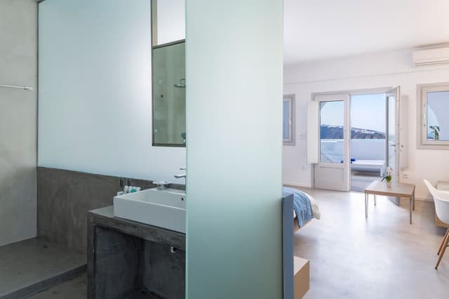 SUITE WITH JACUZZI