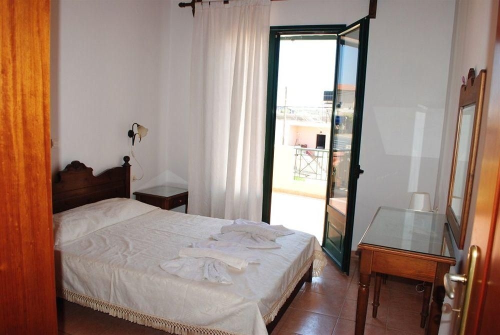 Skandalis Traditional Suites0