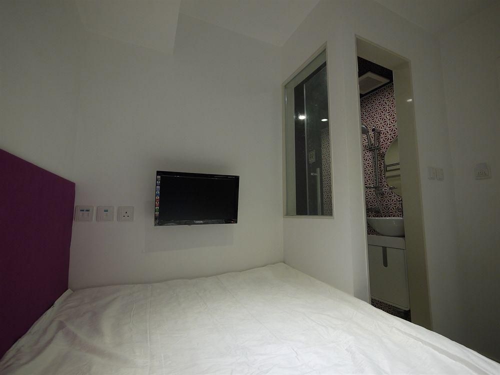 Panda's Hostel - Moment1