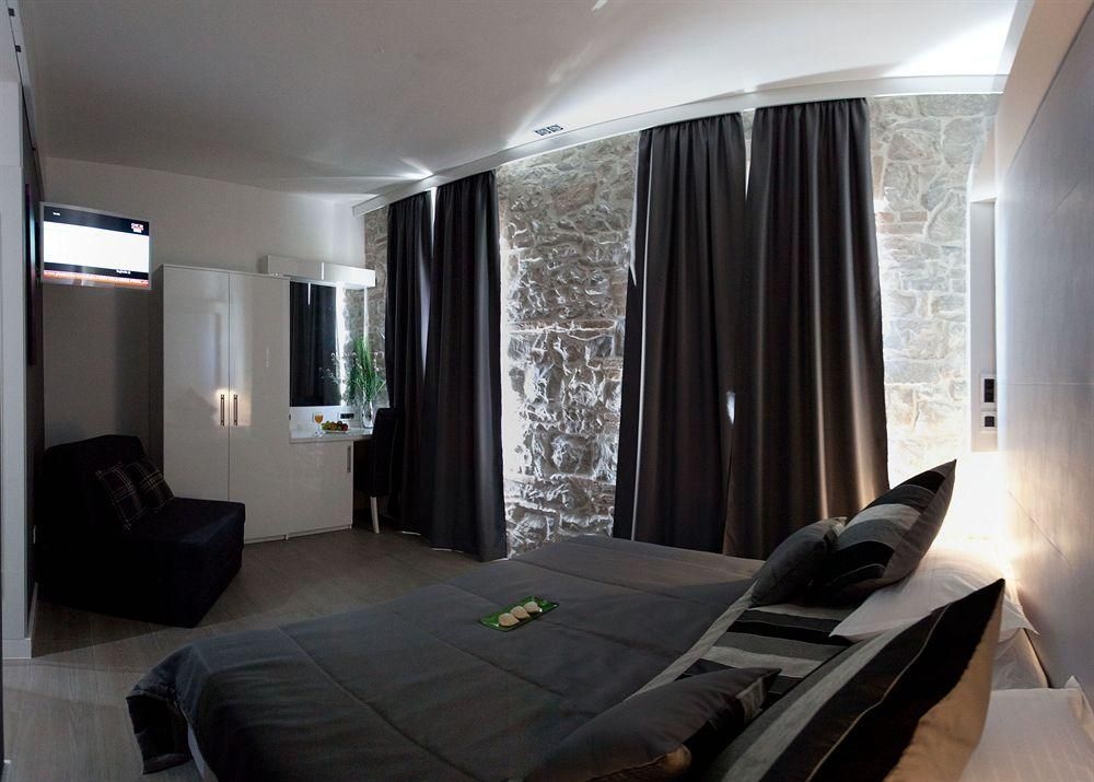 Authentic Luxury Rooms0