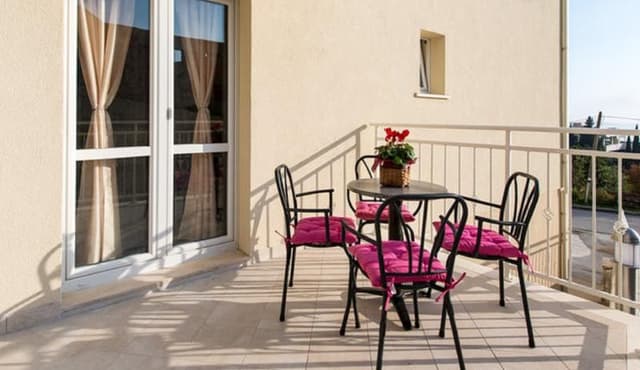 APARTMENT TWO BEDROOMS WITH TERRACE
