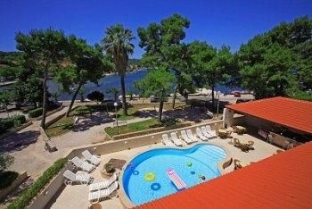 Lumbarda Hotel1