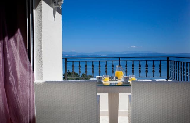 APARTMENT SEA VIEW