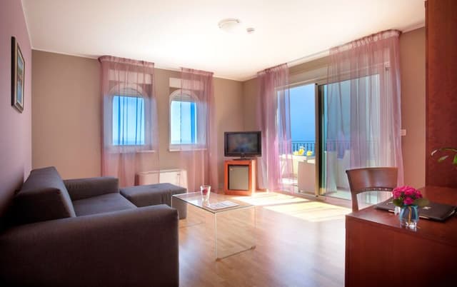 APARTMENT SEA VIEW