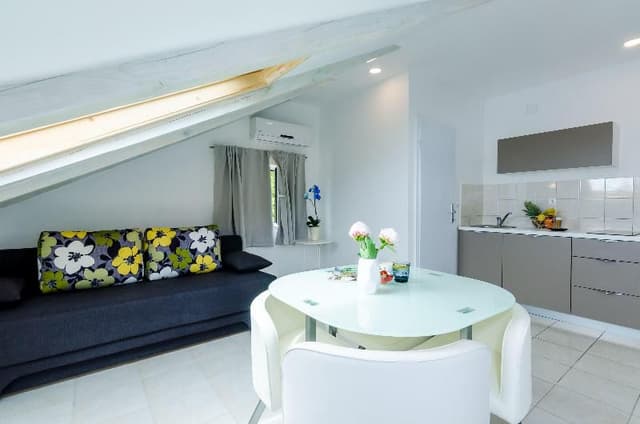 APARTMENT ONE BEDROOM