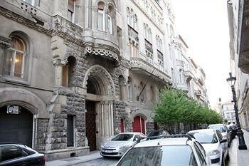 Veres Palne Central Apartments3