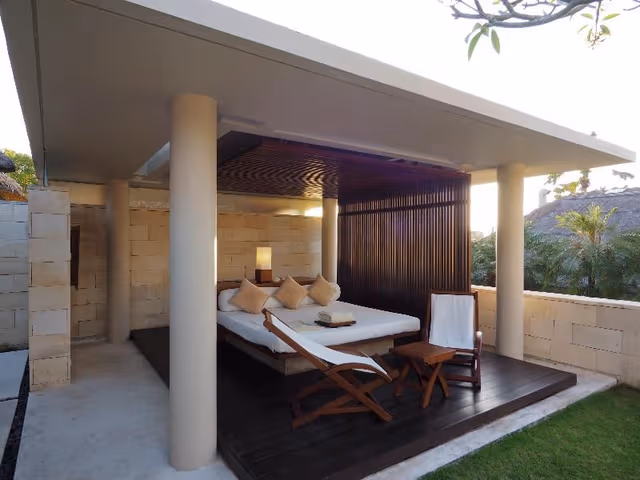 VILLA WITH PRIVATE POOL
