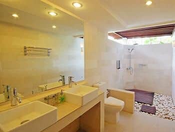 โรงแรม ฟรังกีปานี บีช โรงแรม ฟรังกีปานี บีช