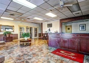 Econo Lodge3