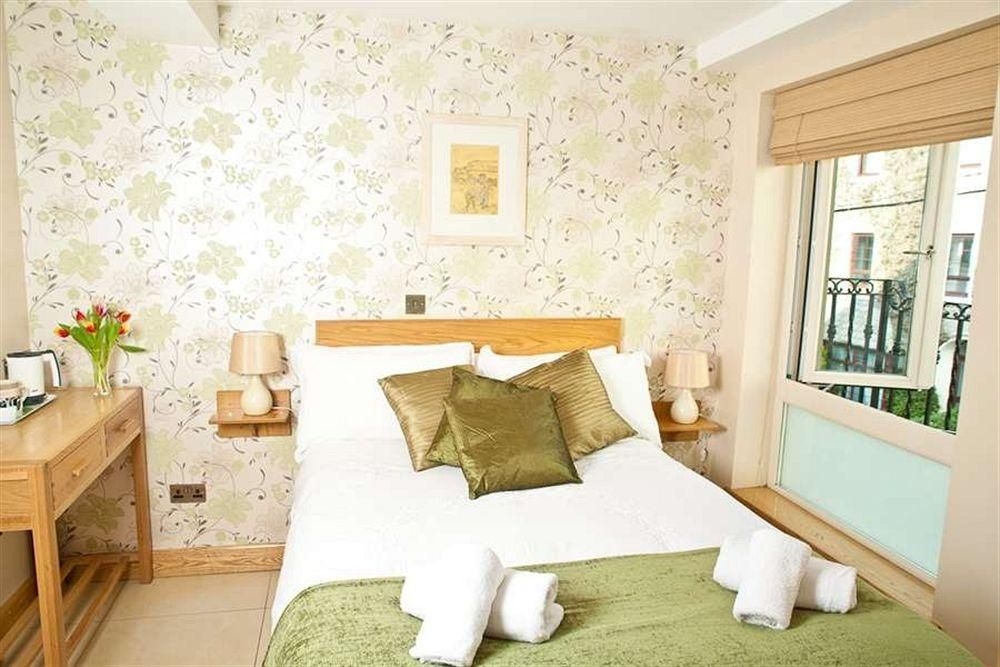 Eyre Square Townhouse0
