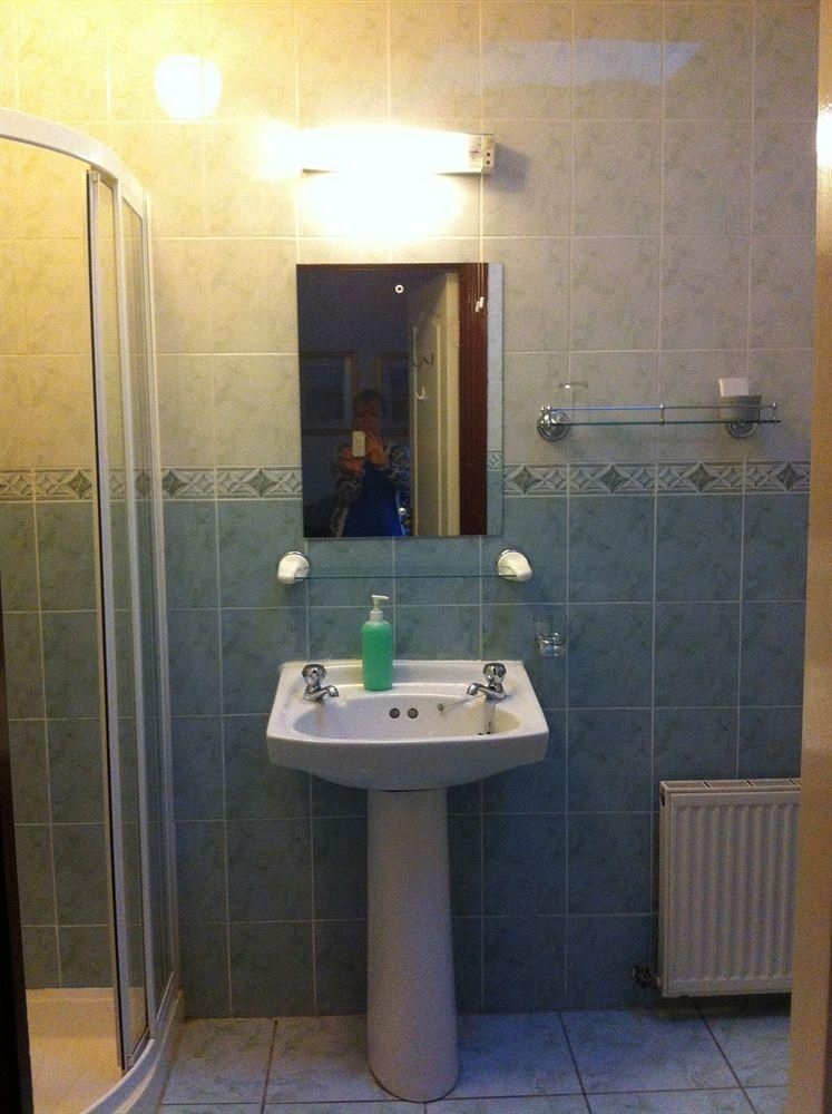 Moat Lodge0