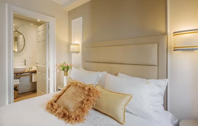SUITE EXECUTIVE
