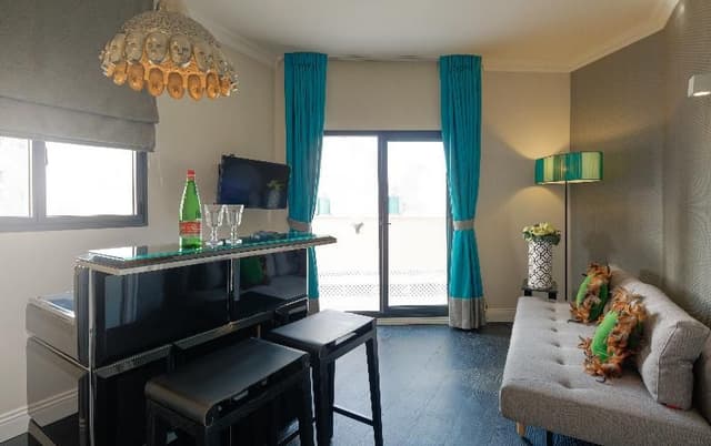 SUITE WITH TERRACE