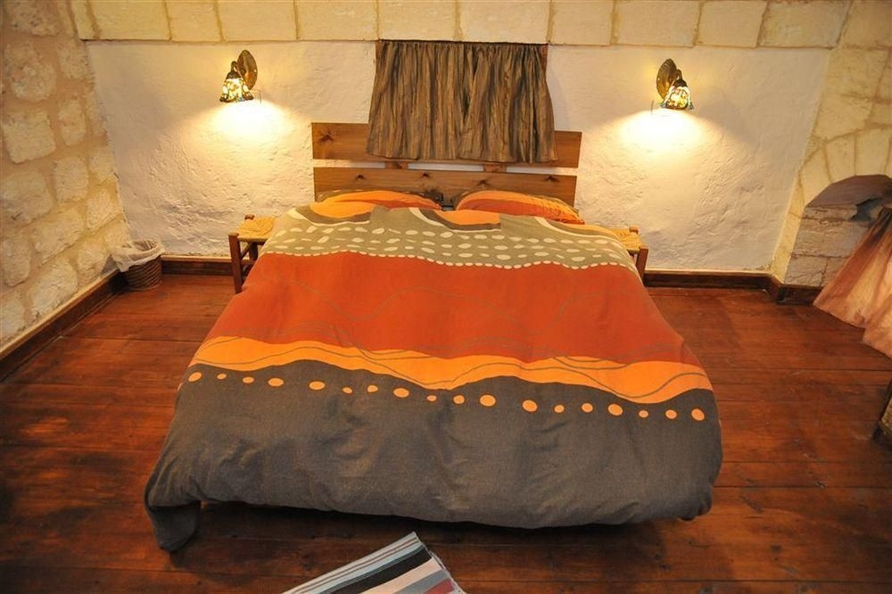 Fauzi Azar Inn1