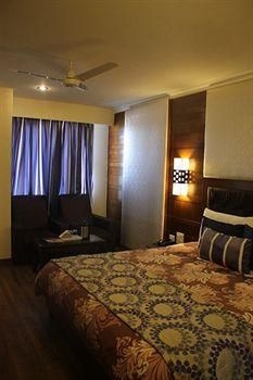 Hotel Shiraz Regency4
