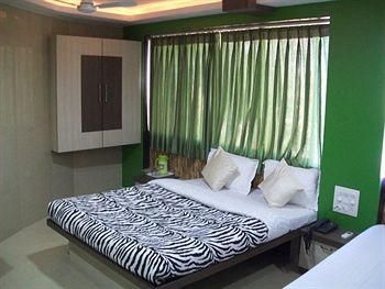 Hotel Crescent2