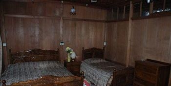 Swan Group Of Houseboats3