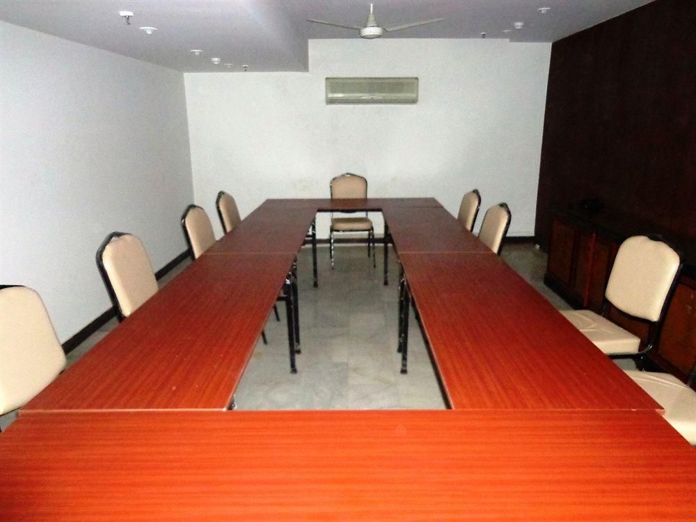 Hotel Aura, IGI Airport0