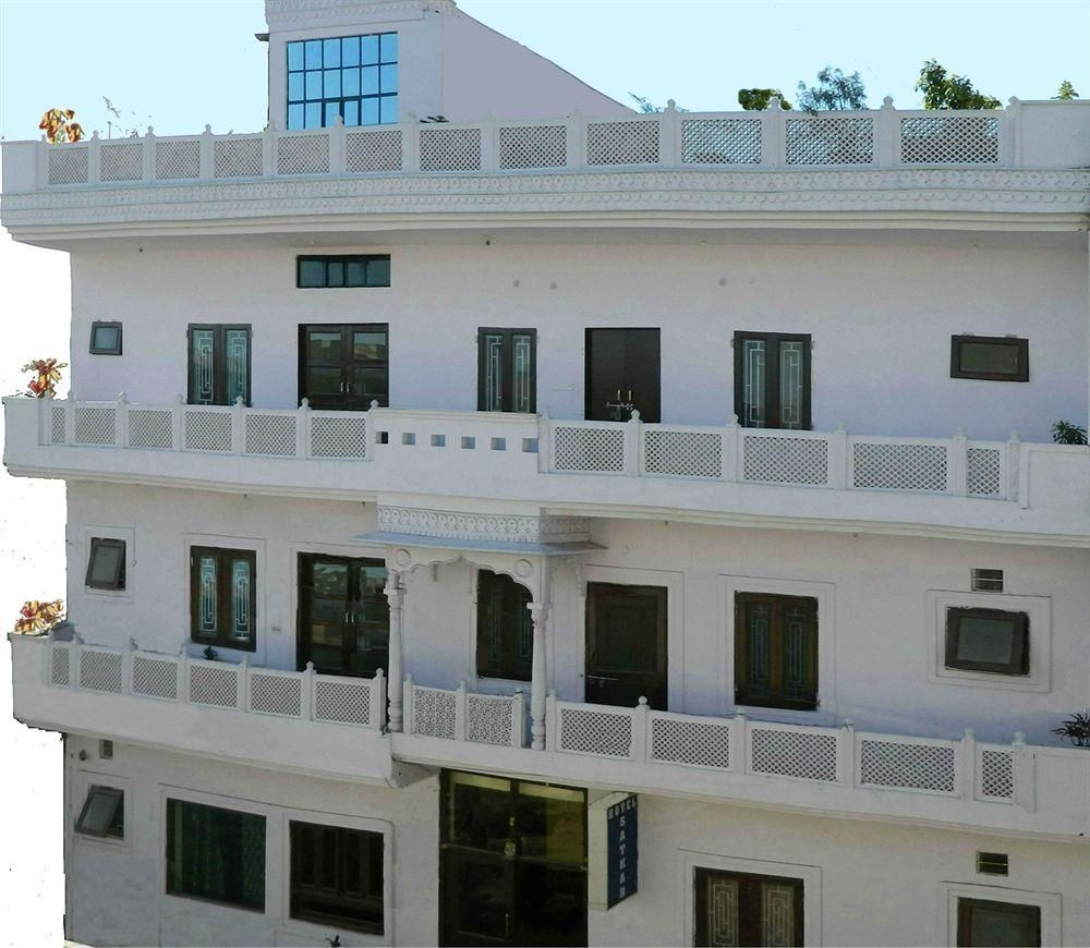 แซทคาร์โฮเต็ล (Satkar Hotel)0