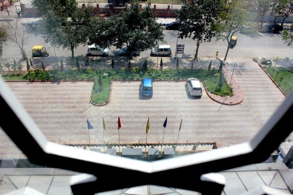โรงแรมเดอะ โกลด์เด้น ปาล์ม อีสท์ เดลฮี (The Golden Palms Hotel - East Delhi)3