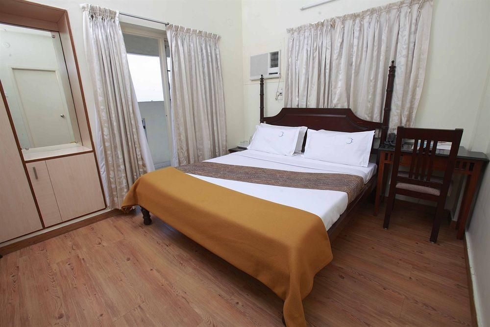 Crescent Inn3