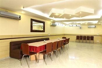 โรงแรม เอส& บีตะวันออก อินน์ (Hotel S & B East Inn)0
