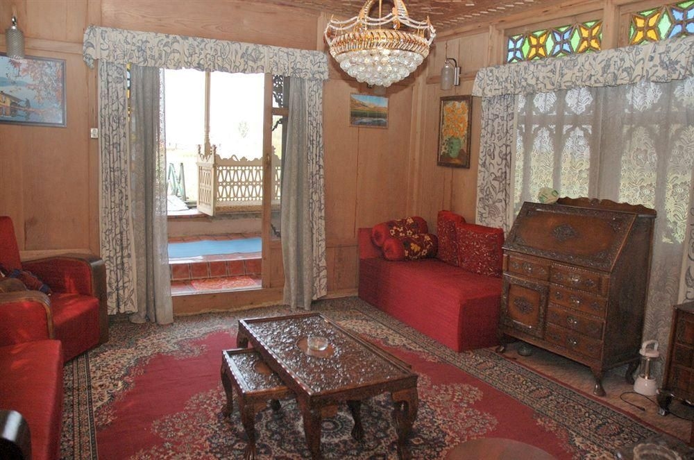 Houseboat Zaindari Palace3