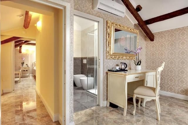 Double or Twin DELUXE WITH JACUZZI