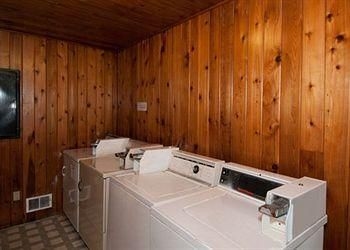 Econo Lodge4