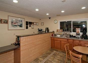 Econo Lodge2