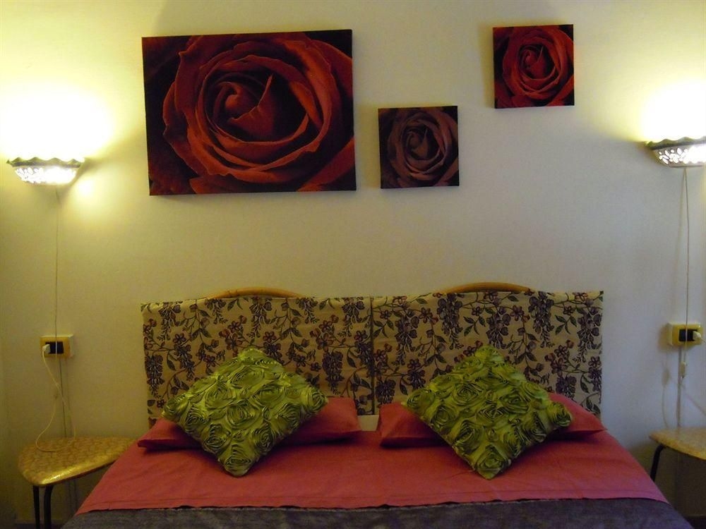 Leonardo's Rooms3