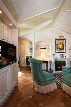 โรงแรมเปอตี ปาแล เดอ ชาร์ม (Petit Palais Hotel de Charme)4