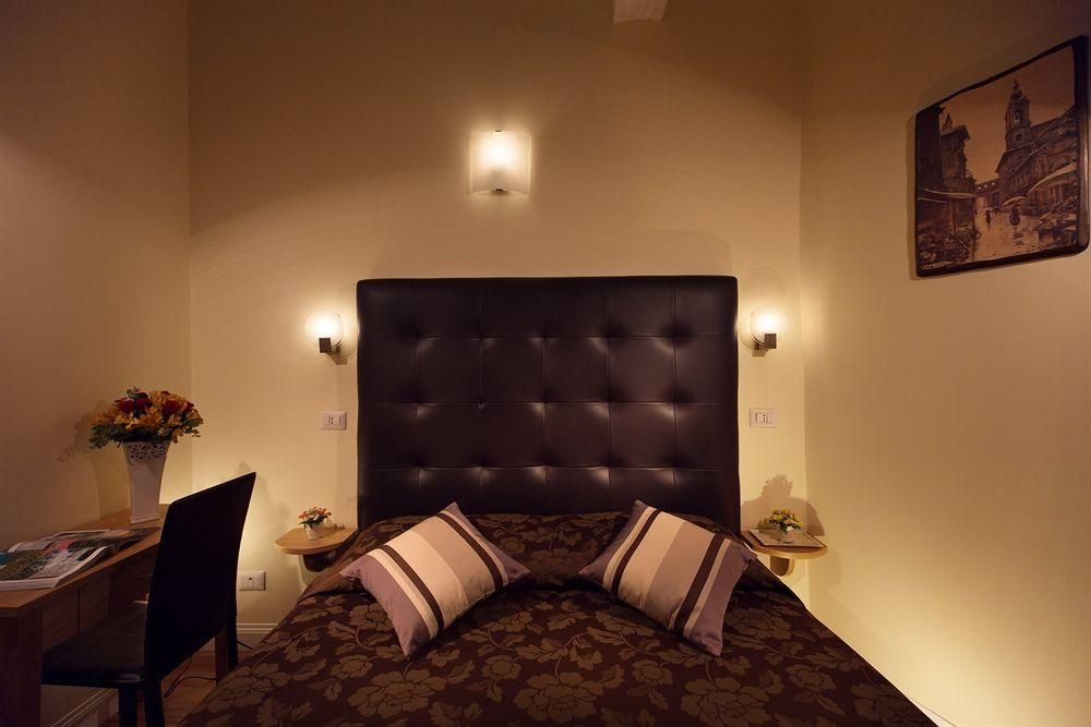 Condotti Inn0