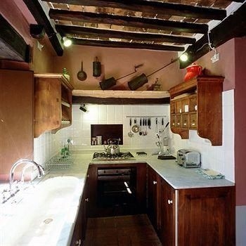 Castello del Poggiarello di Stigliano1