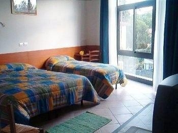 Lastra Bed & Car1