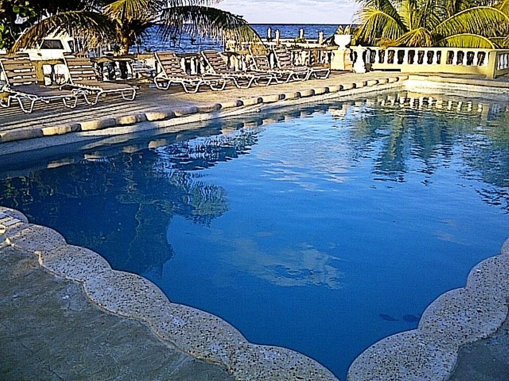 Cariblue Beach Hotel and Scuba Diving Resort1