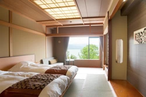 Twin Room with Lake View - Non-Smoking