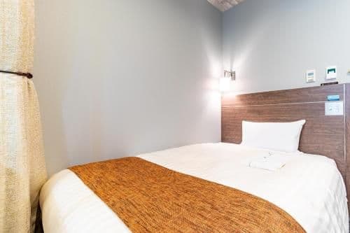 Single Room with Private Bathroom - Non-Smoking