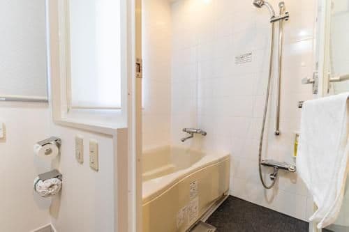Single Room with Private Bathroom - Non-Smoking