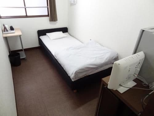 Single Room with Shared Bathroom