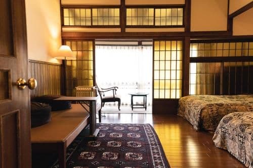 Deluxe Twin Room with Shared Bathroom