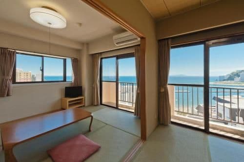 Superior Japanese-Style Family Room-Ocean View