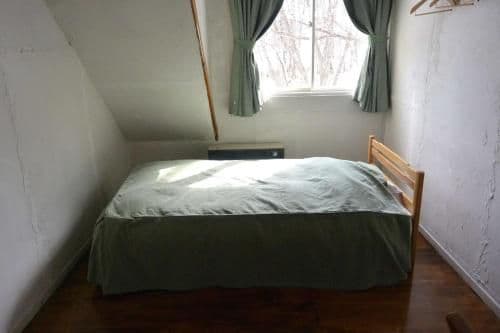 Single Room B with Shared Shower and Toilet - Non-Smoking