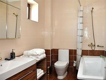 Deluxe Hotel2