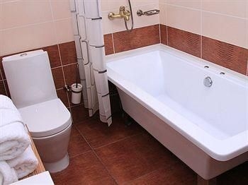 Deluxe Hotel0