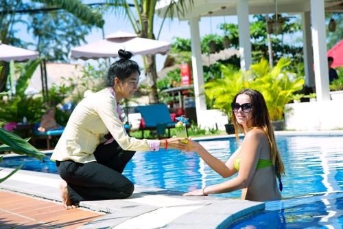 Sea Breeze Resort0
